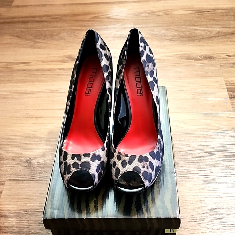 Moda Spana Plebe Platform Peep-Toe Heels, Size 11